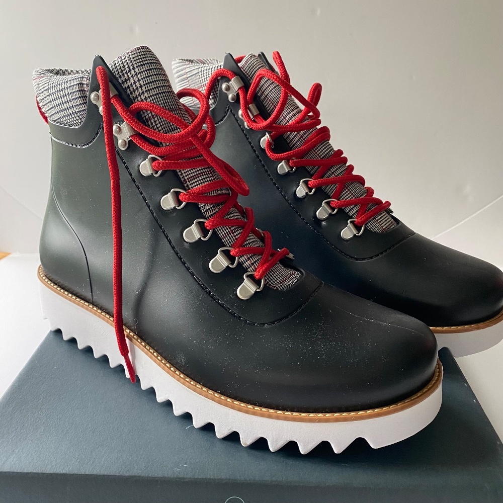 Bernardo Winnie Hiking Style Rain Boots - Black - New in Box SZ11